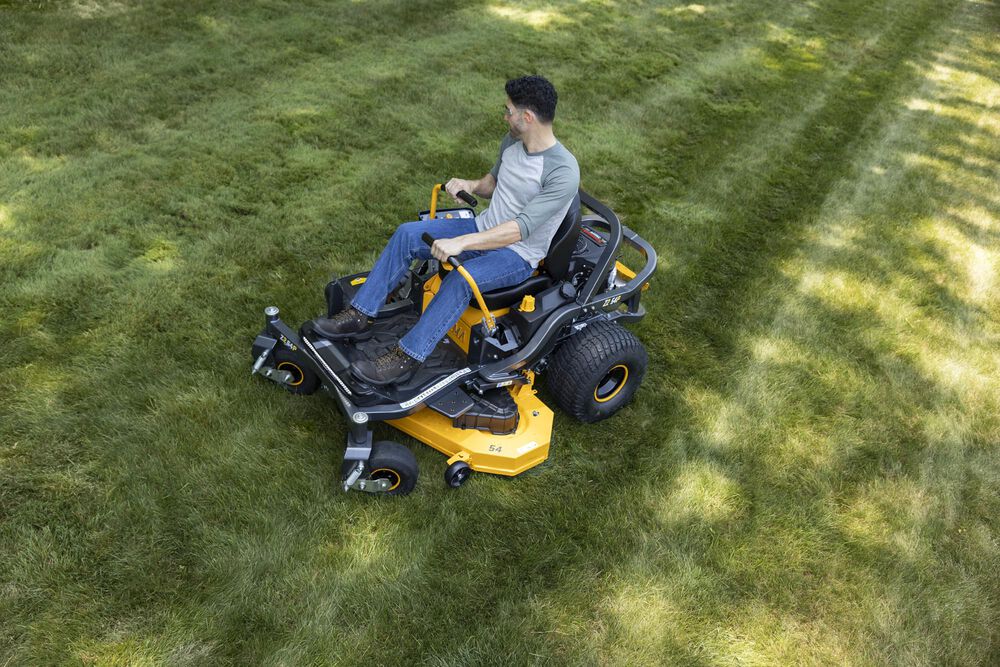愛村 Cub Cadet Ultima Series™ Z2 54P | Arco Lawn Equipment